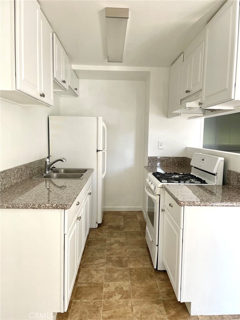149 S Sierra Madre Boulevard 3
