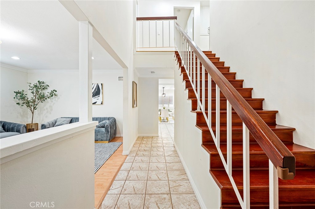 601 E Juanita Avenue