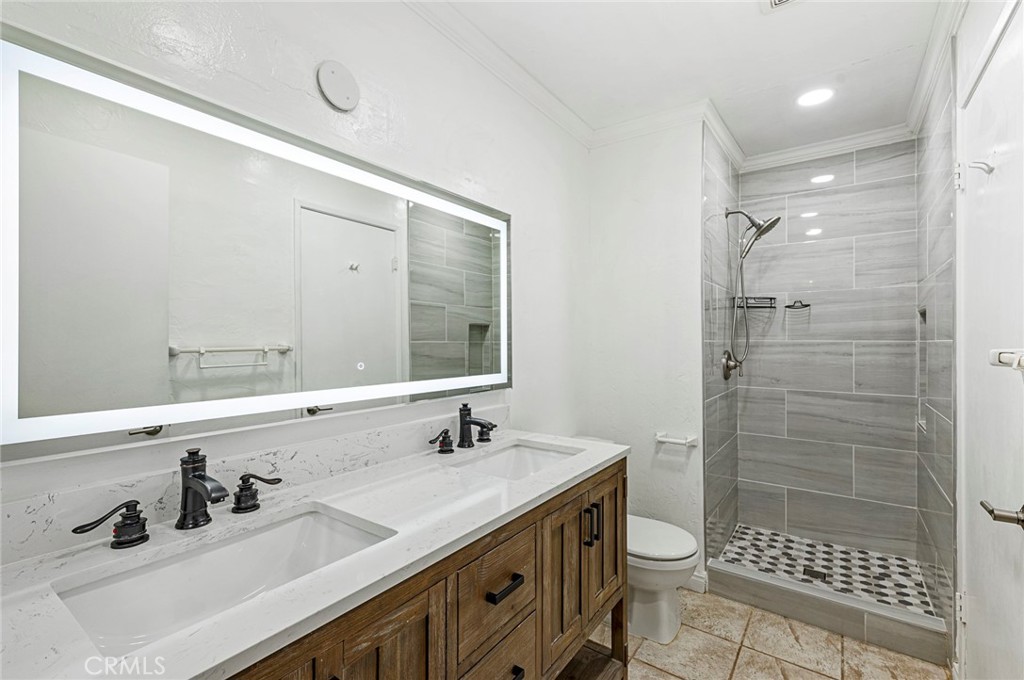 601 E Juanita Avenue