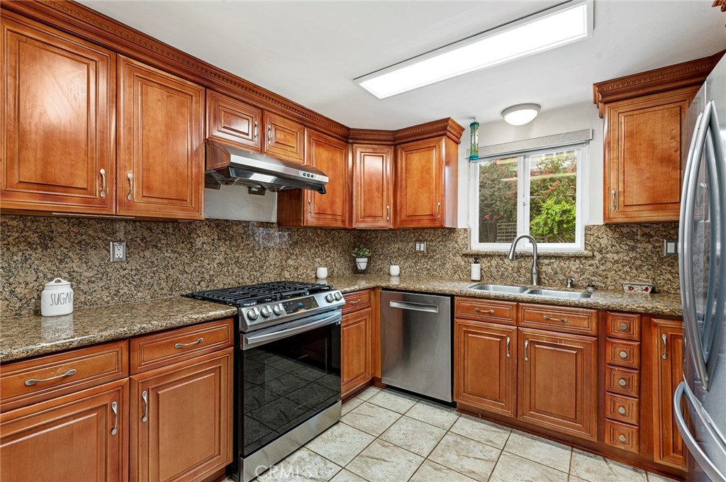 601 E Juanita Avenue