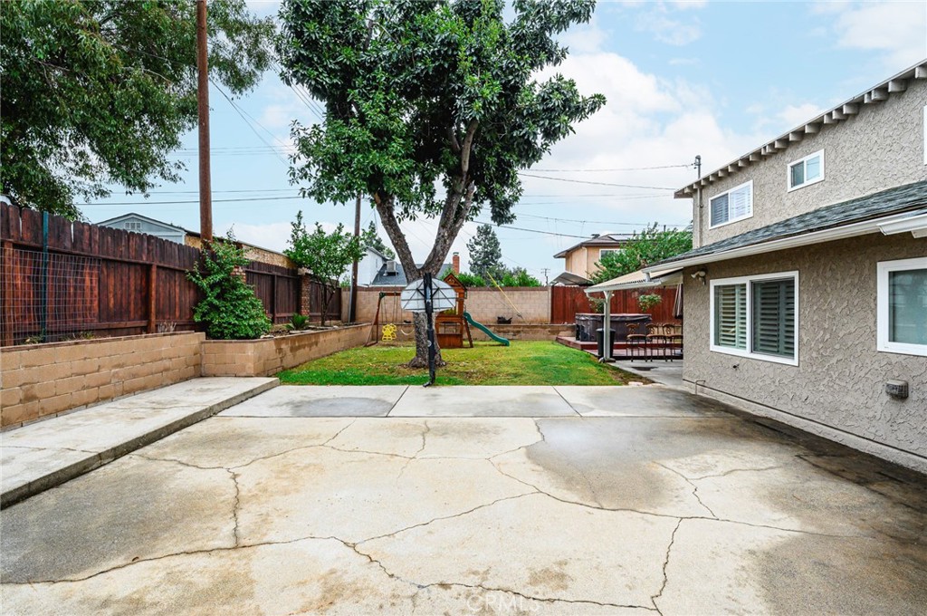 601 E Juanita Avenue