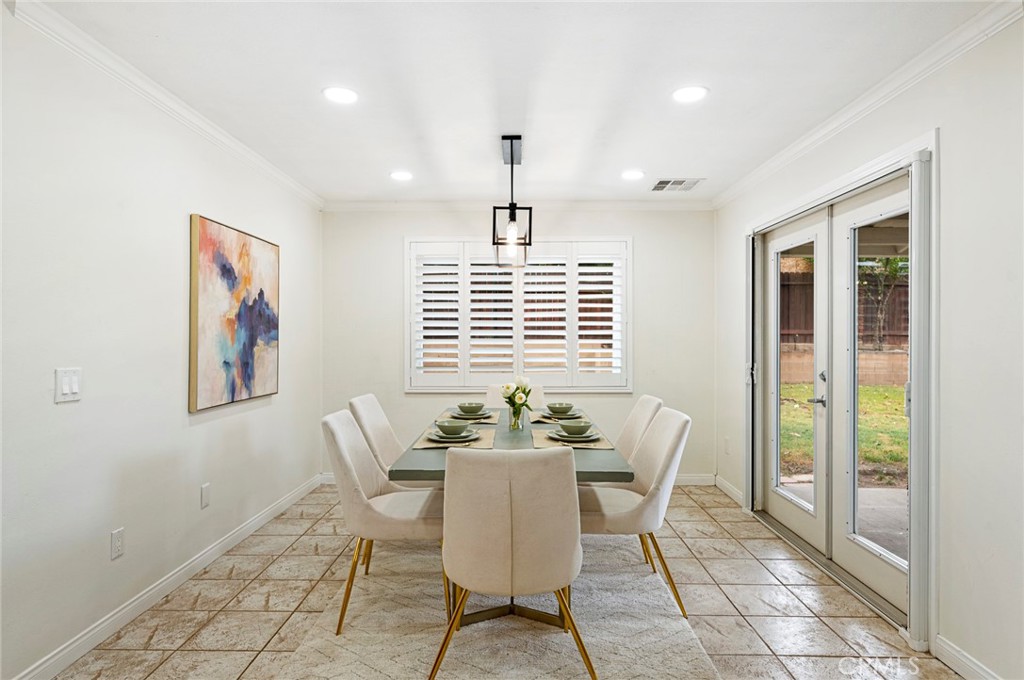 601 E Juanita Avenue