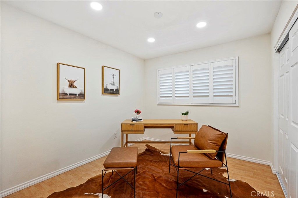 601 E Juanita Avenue