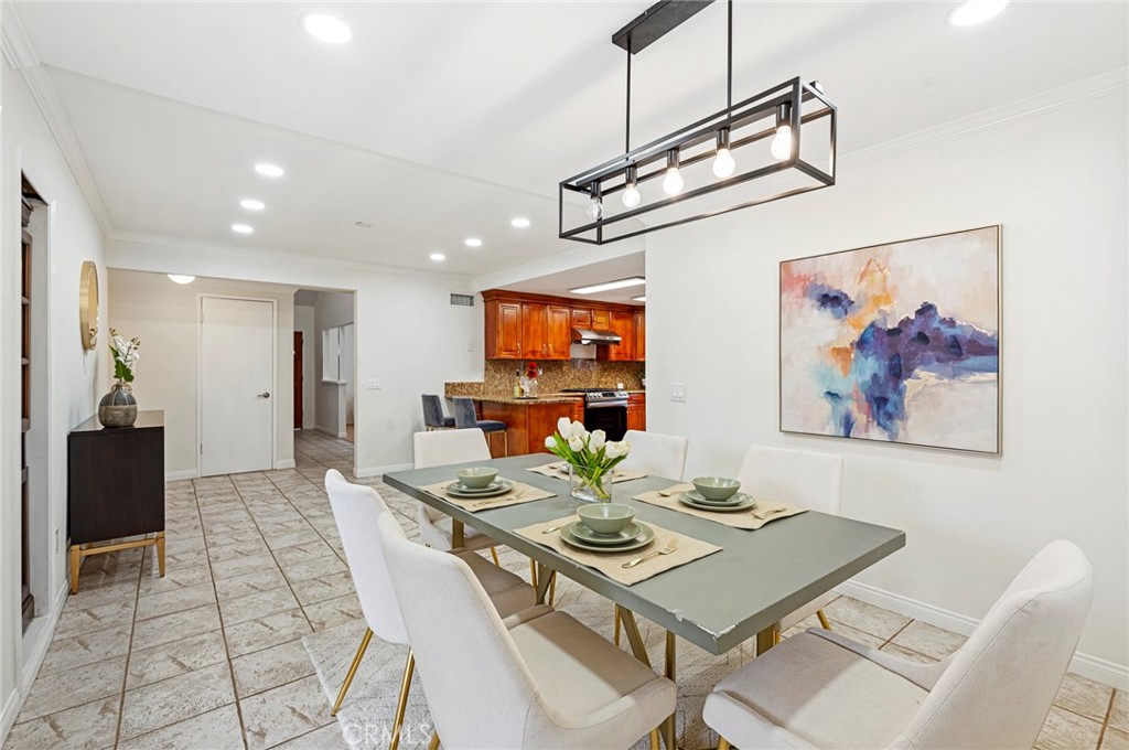 601 E Juanita Avenue