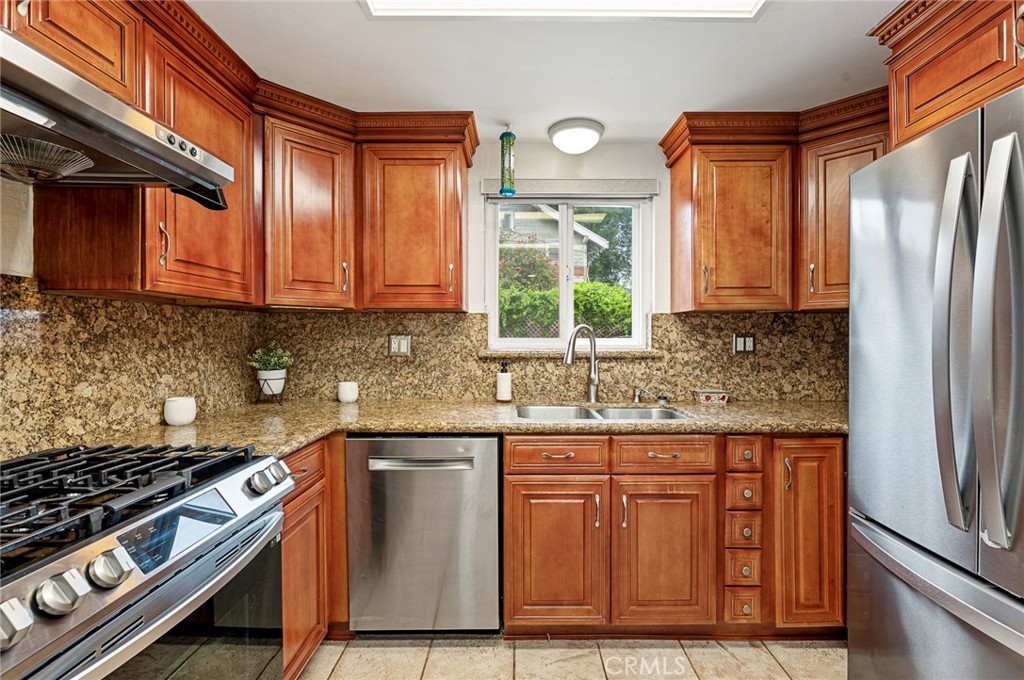 601 E Juanita Avenue