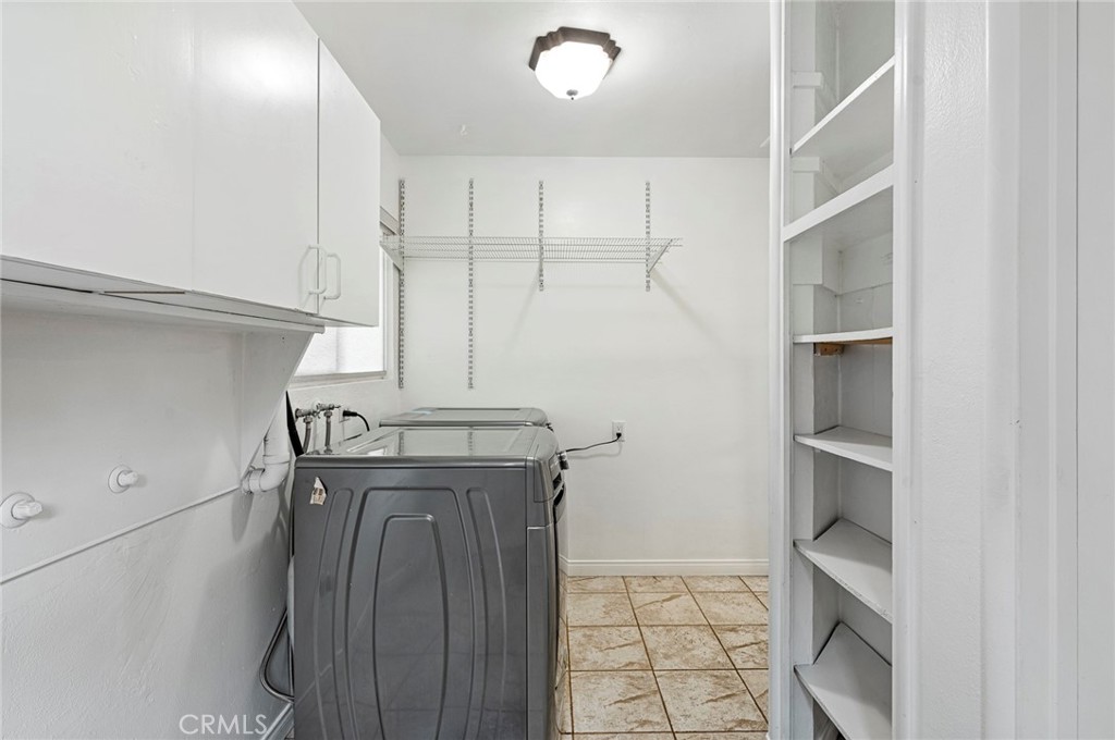 601 E Juanita Avenue