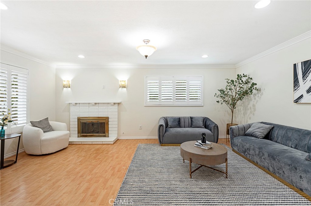 601 E Juanita Avenue