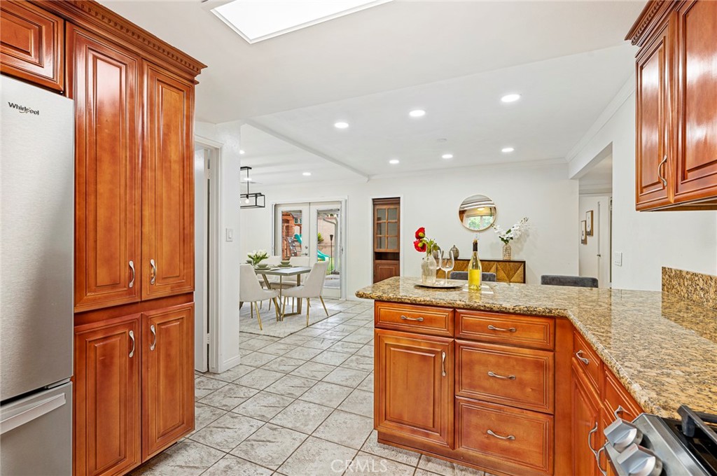 601 E Juanita Avenue