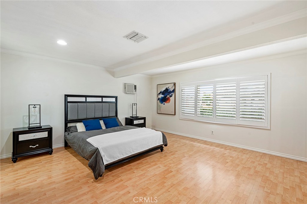 601 E Juanita Avenue