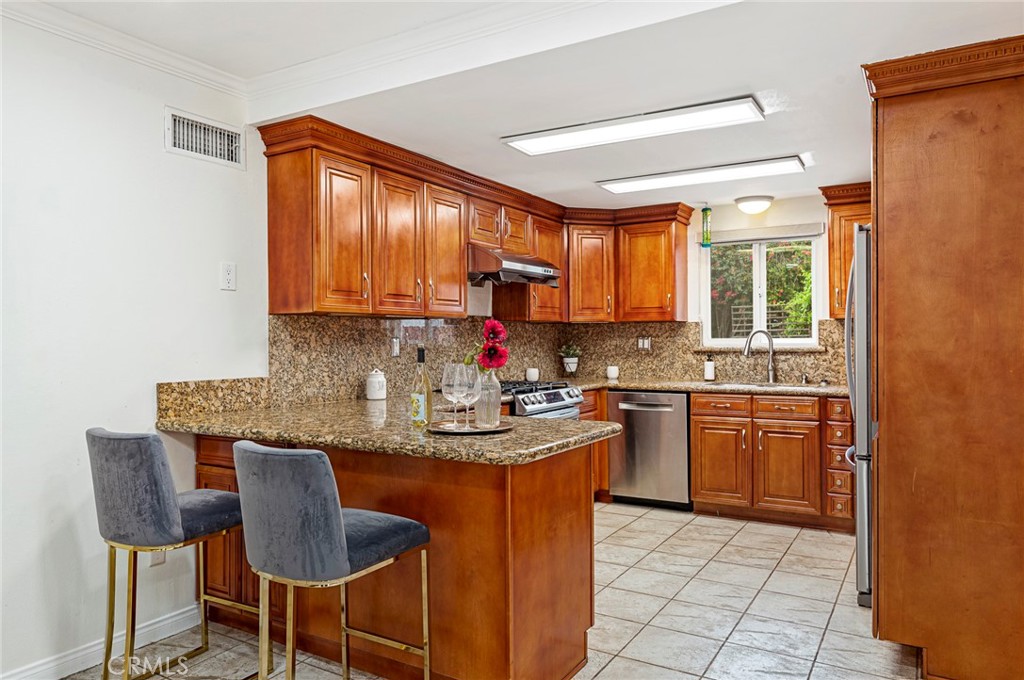 601 E Juanita Avenue