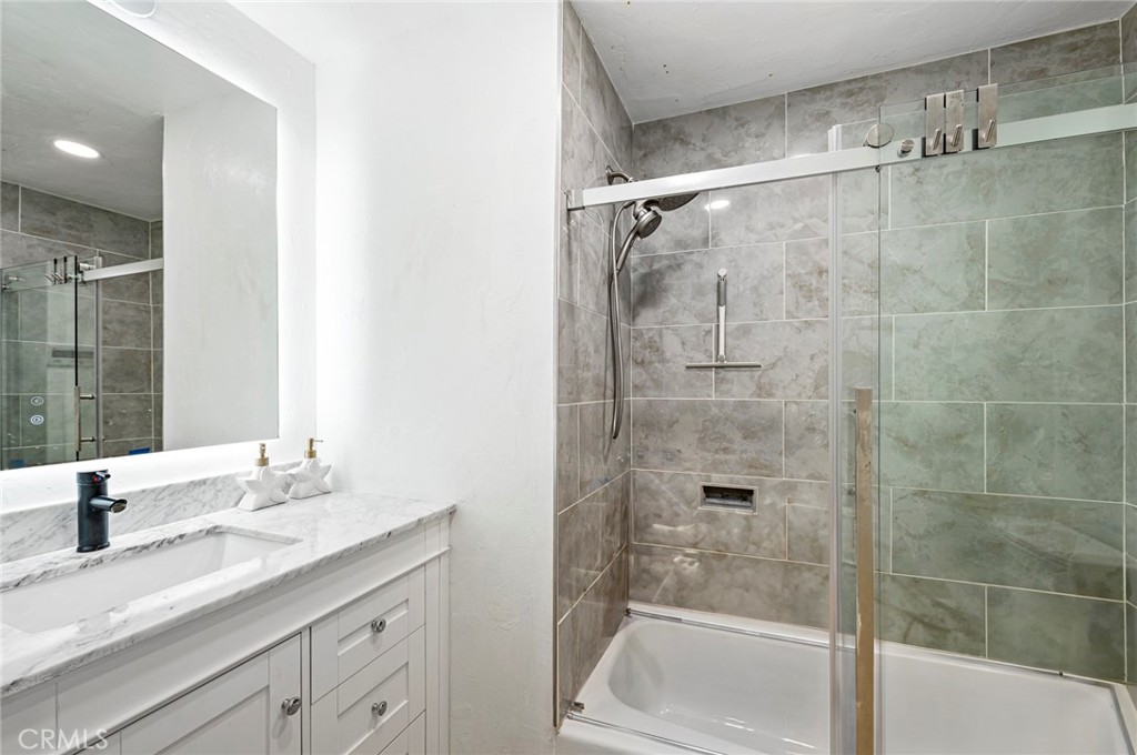 601 E Juanita Avenue