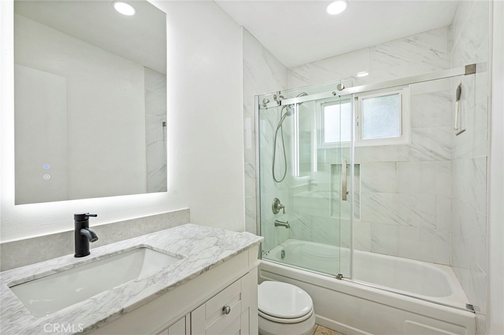 601 E Juanita Avenue