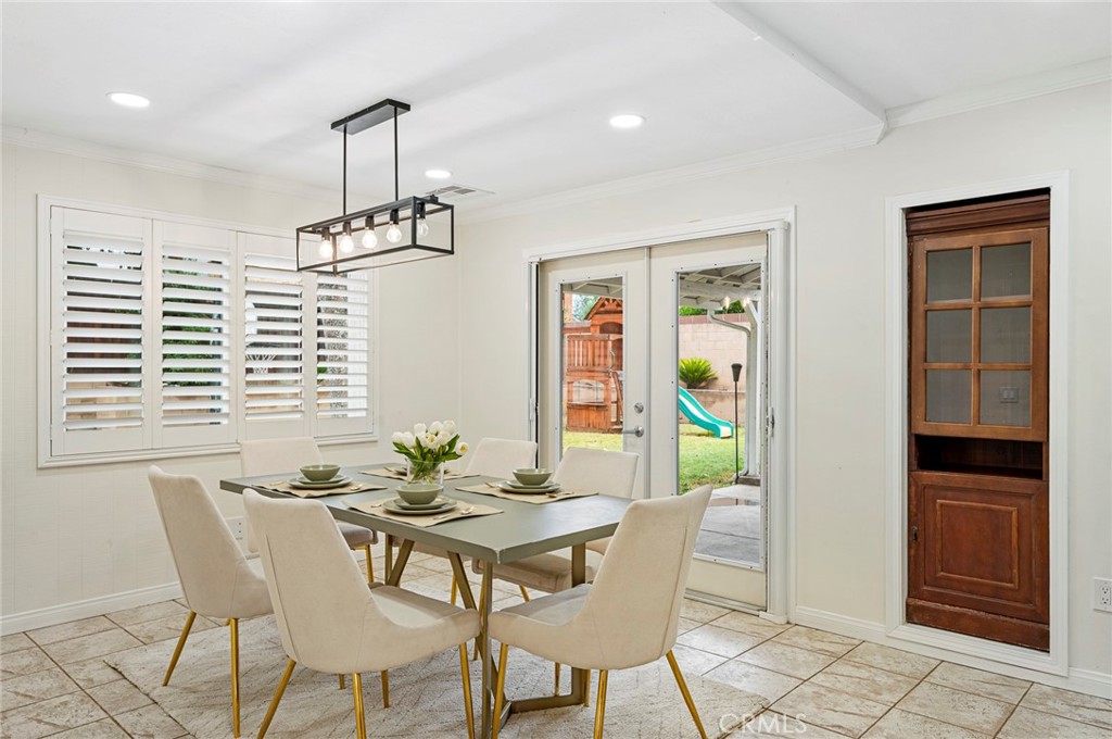 601 E Juanita Avenue