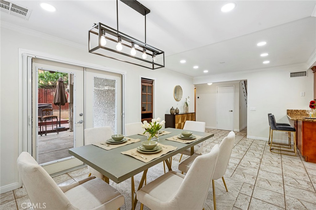 601 E Juanita Avenue