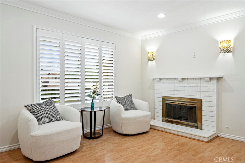 601 E Juanita Avenue