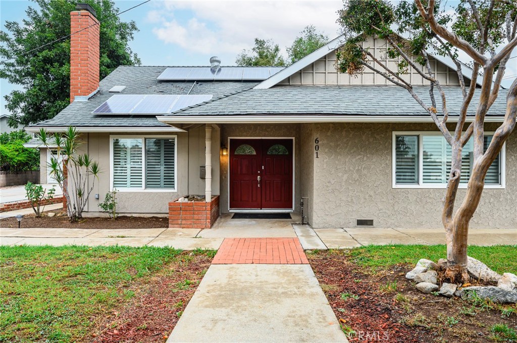 601 E Juanita Avenue