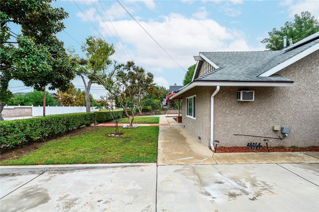 601 E Juanita Avenue