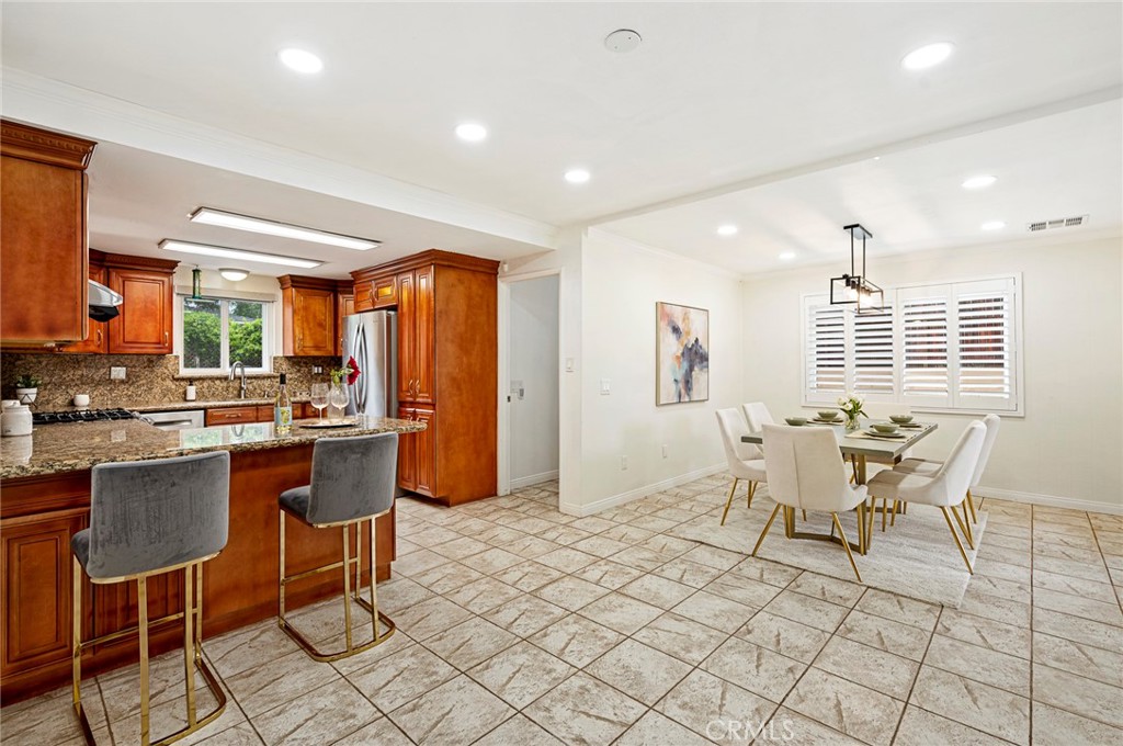 601 E Juanita Avenue