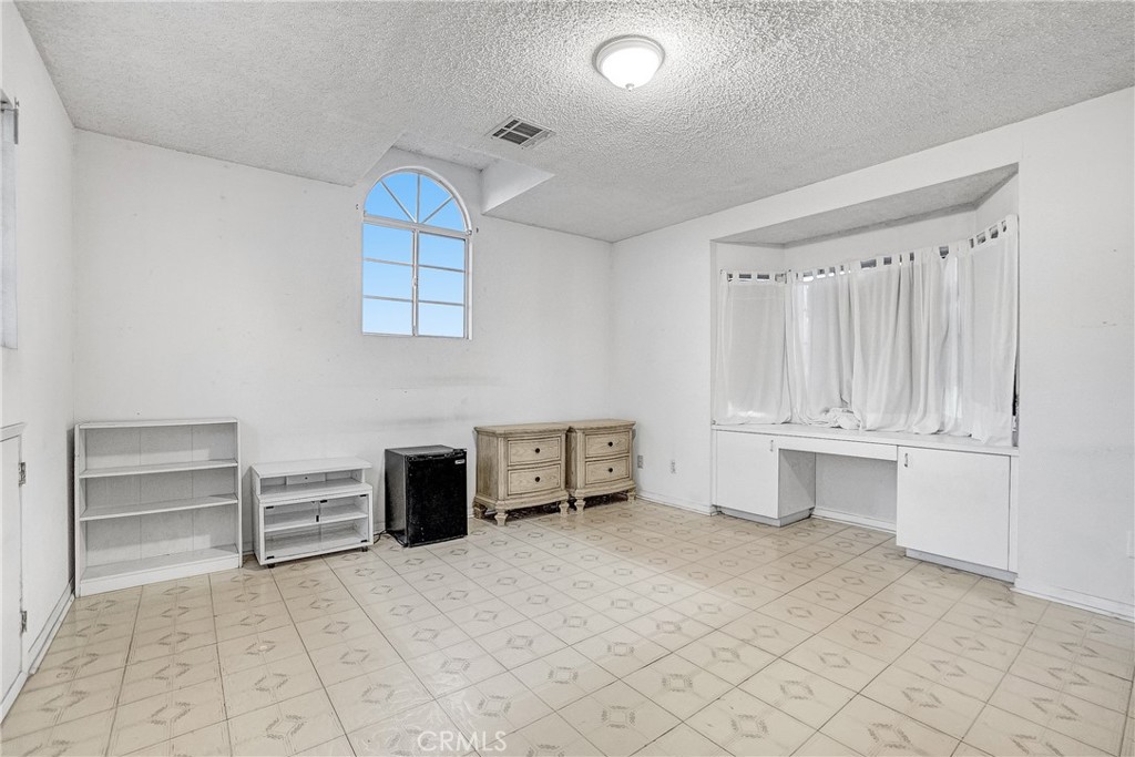 722 W Graves Avenue