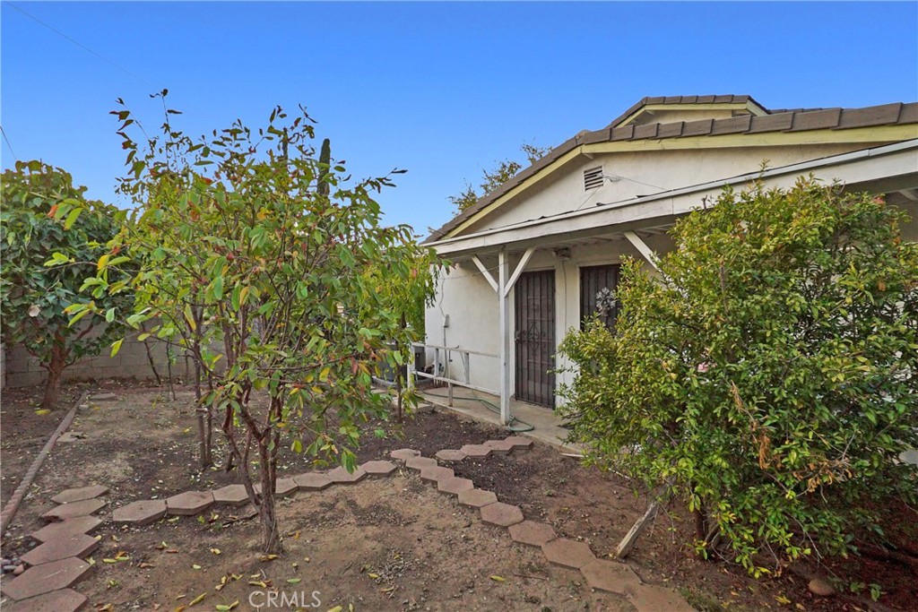 722 W Graves Avenue