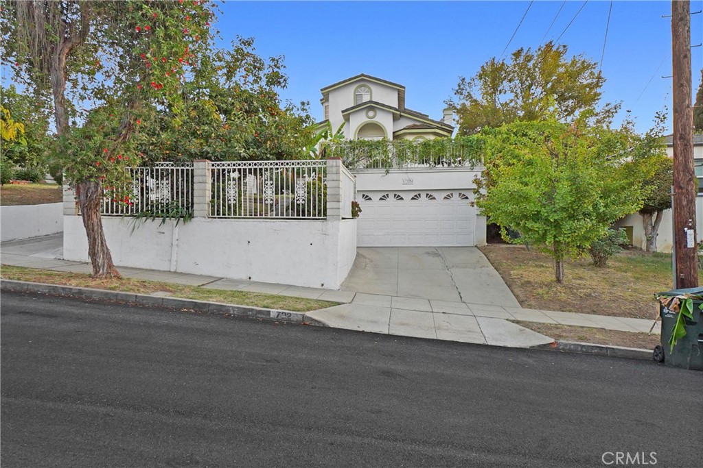 722 W Graves Avenue