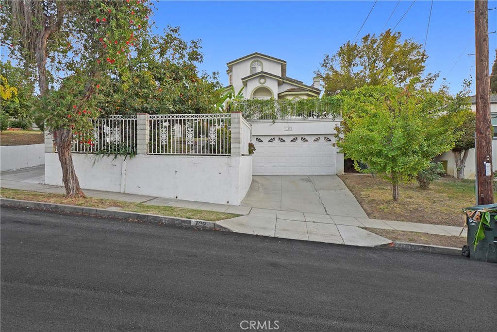 722 W Graves Avenue