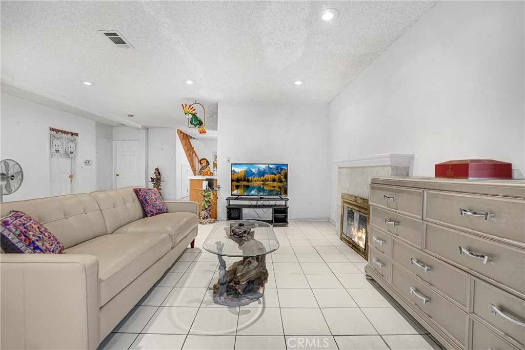 722 W Graves Avenue