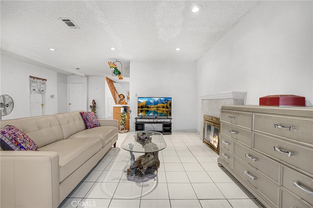 722 W Graves Avenue