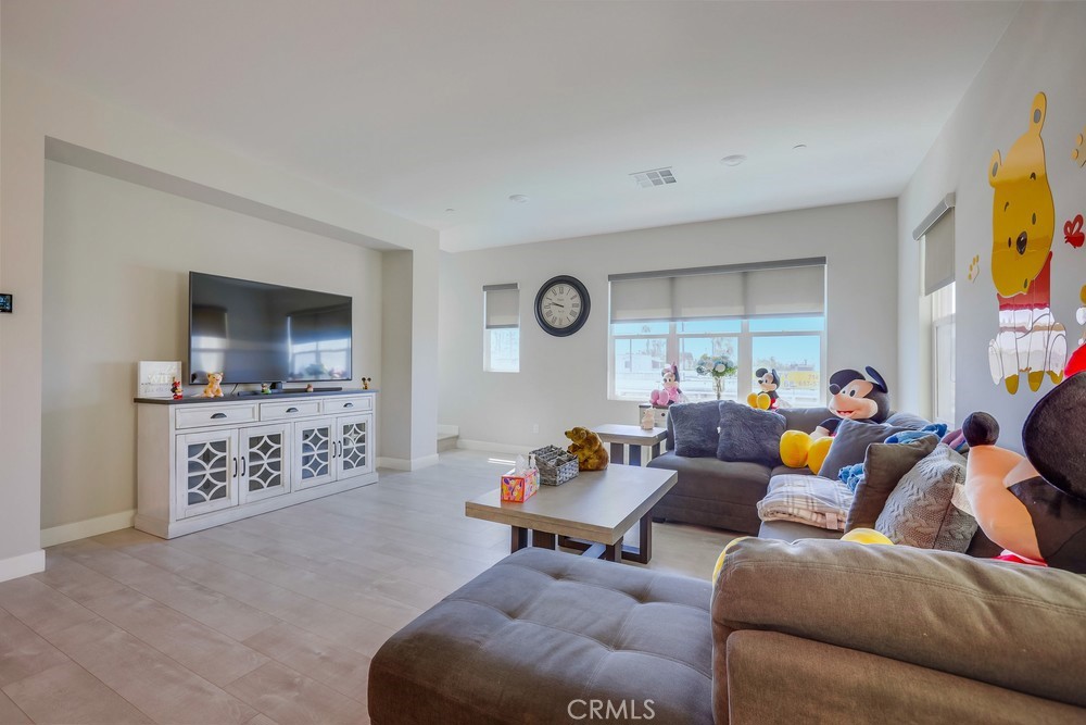 1676 W Rhombus Lane