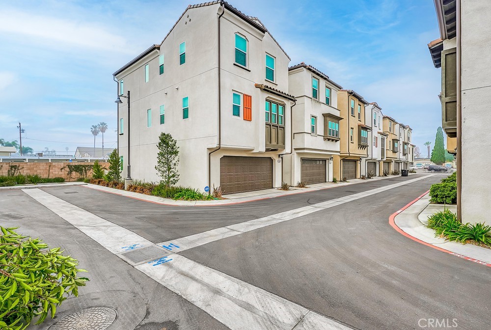 1676 W Rhombus Lane