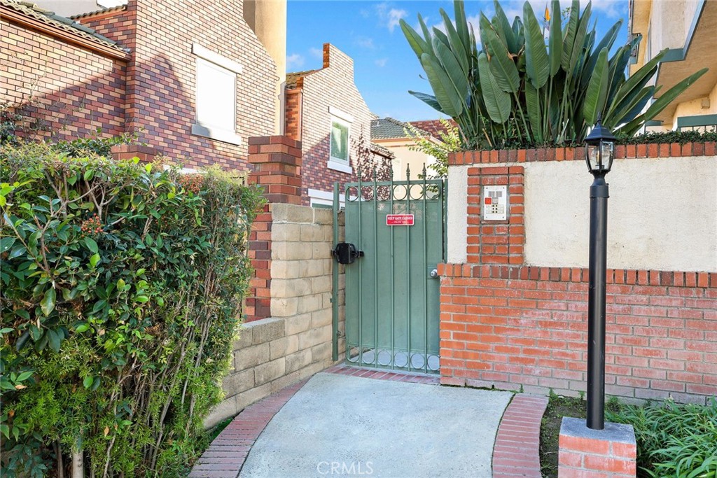 406 California Street A