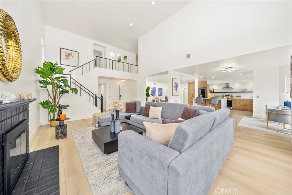 3638 Lorimer Lane