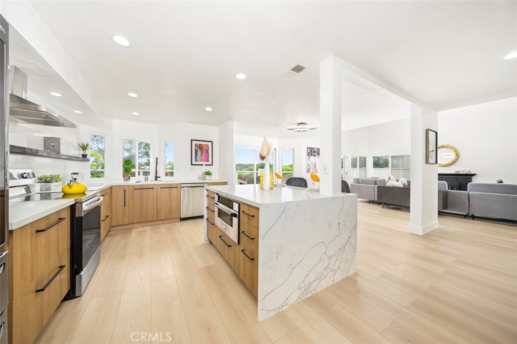 3638 Lorimer Lane
