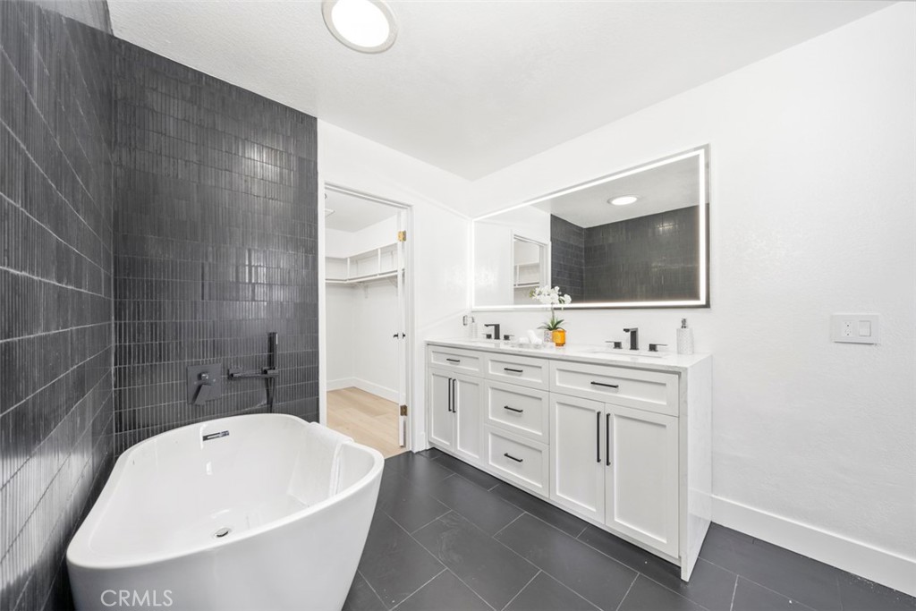 3638 Lorimer Lane
