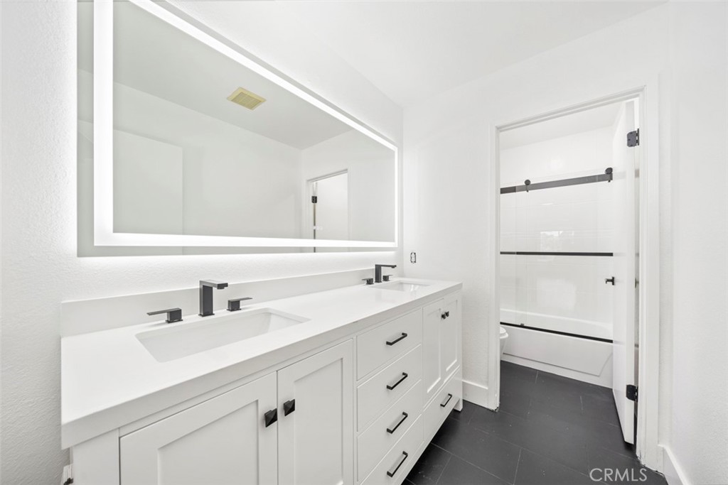 3638 Lorimer Lane