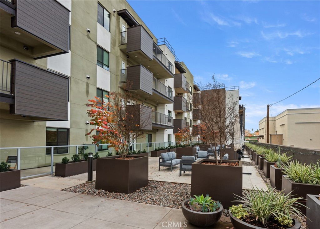 419 N Chandler Avenue 605