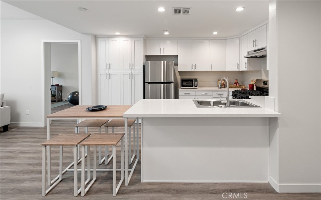 419 N Chandler Avenue 605