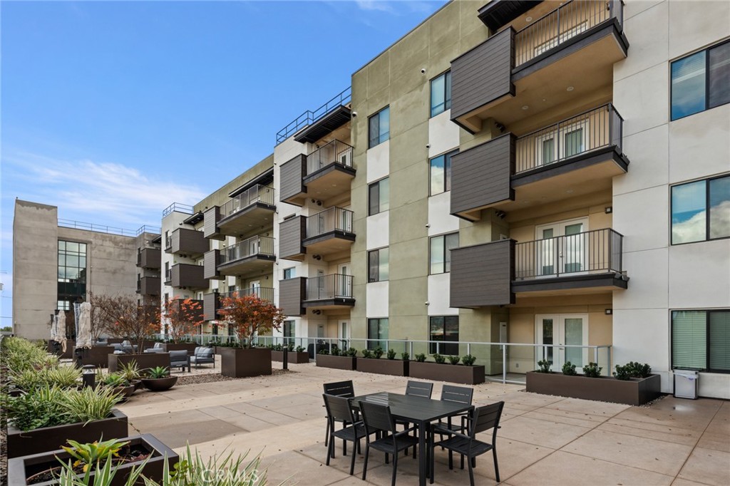419 N Chandler Avenue 605