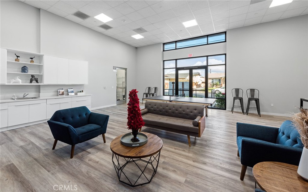 419 N Chandler Avenue 605