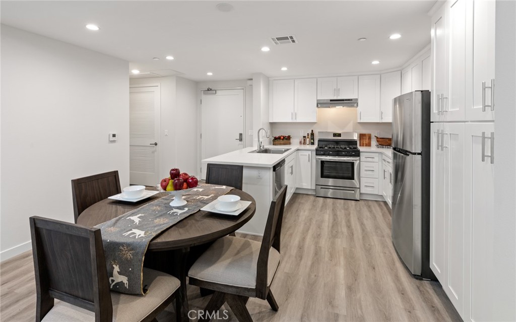 419 N Chandler Avenue 605