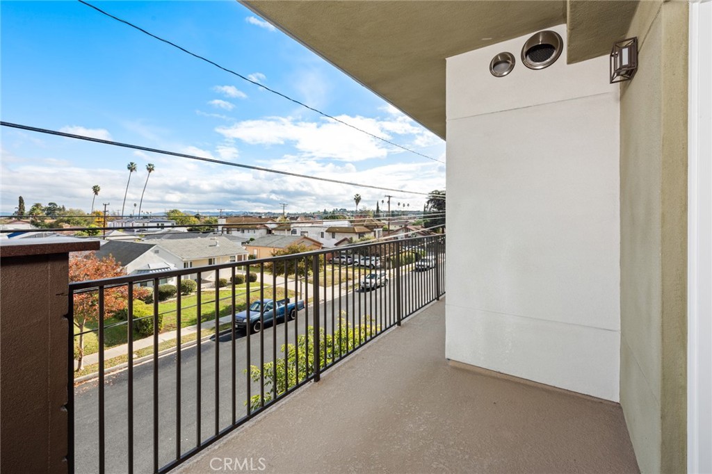 419 N Chandler Avenue 605