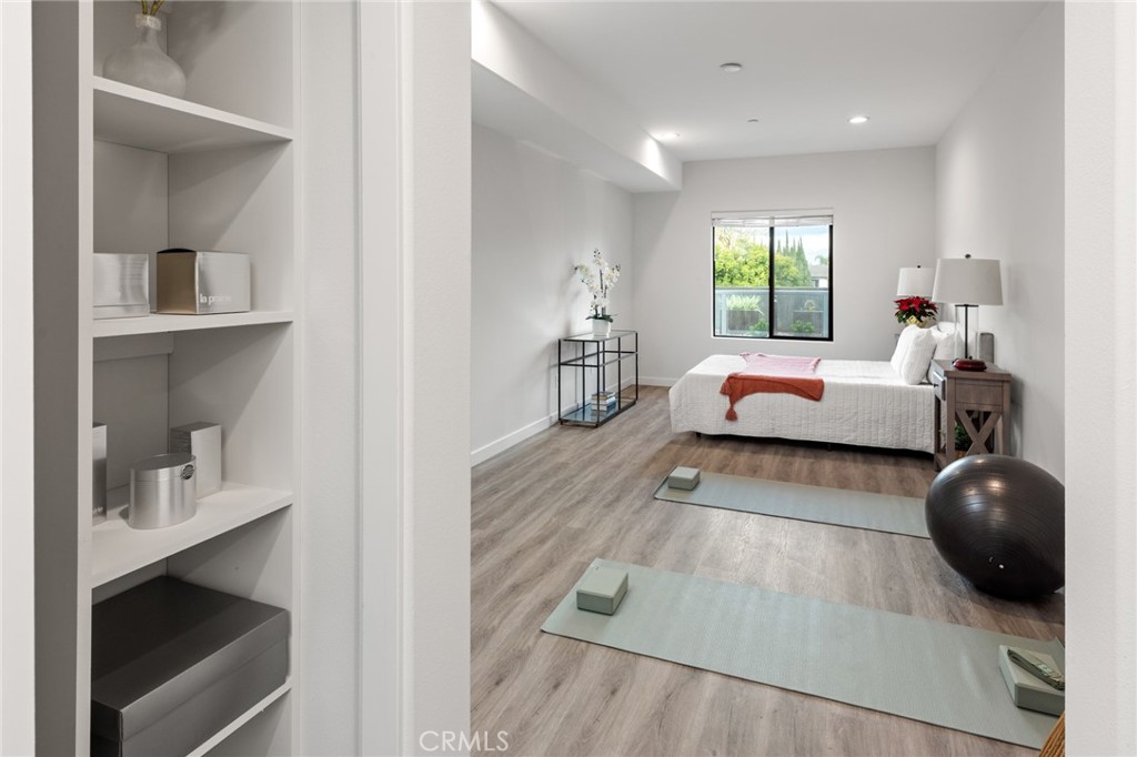 419 N Chandler Avenue 605