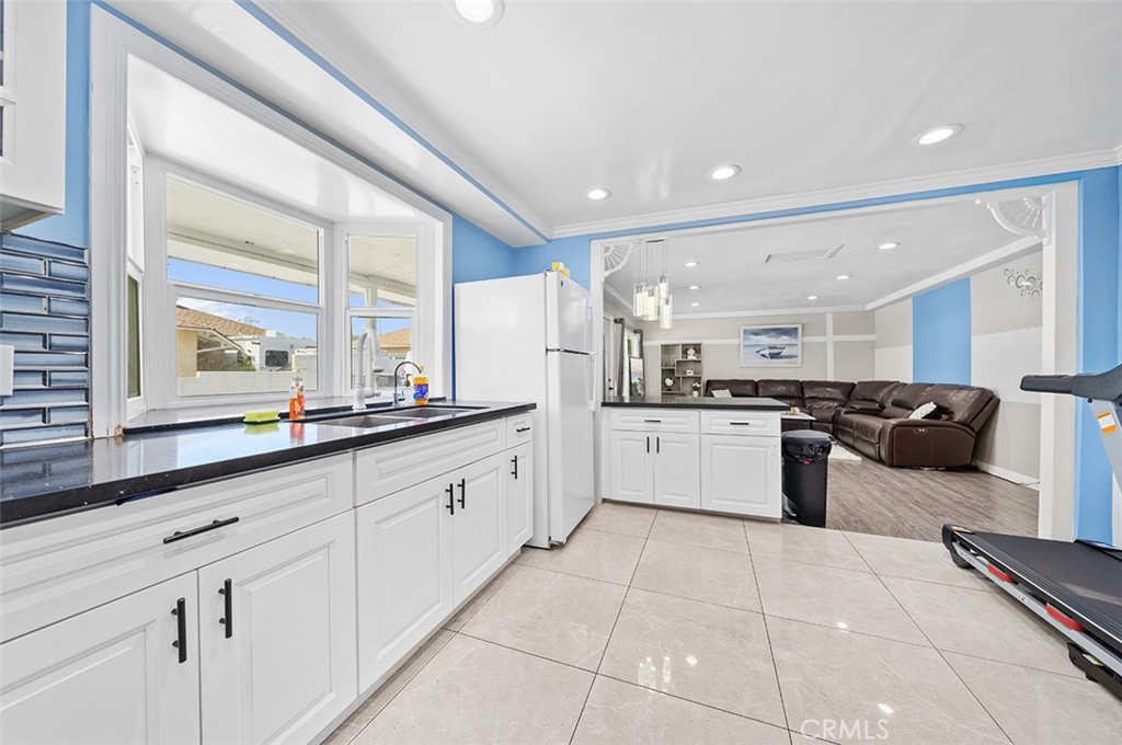 4817 Bartlett Avenue