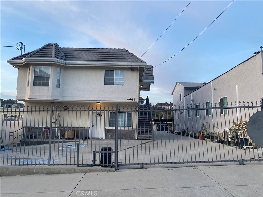 4641 Huntington Drive S 203