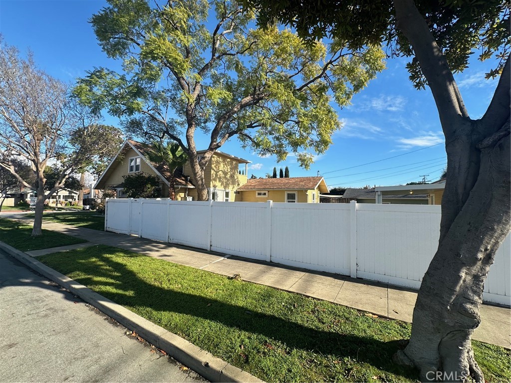 307 N El Molino Street