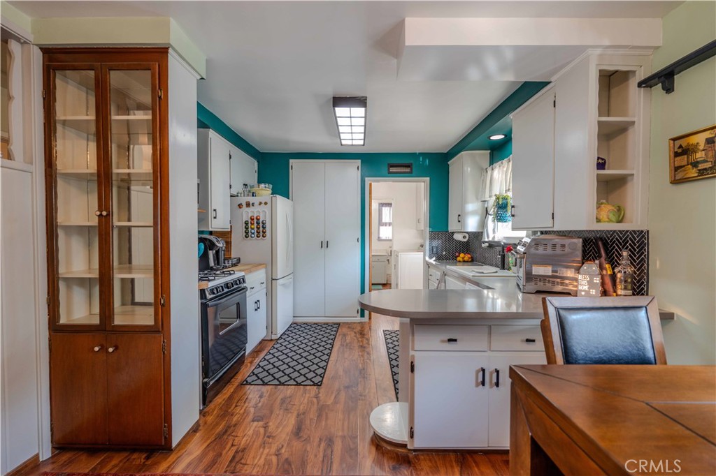 850 E Cypress Avenue