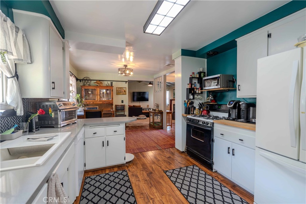 850 E Cypress Avenue