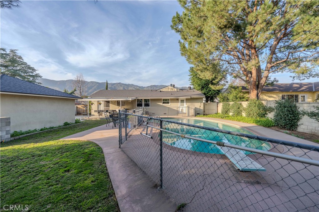 850 E Cypress Avenue