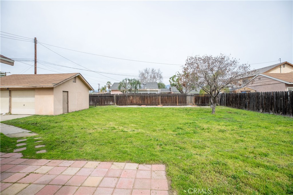 883 E Columbia Avenue