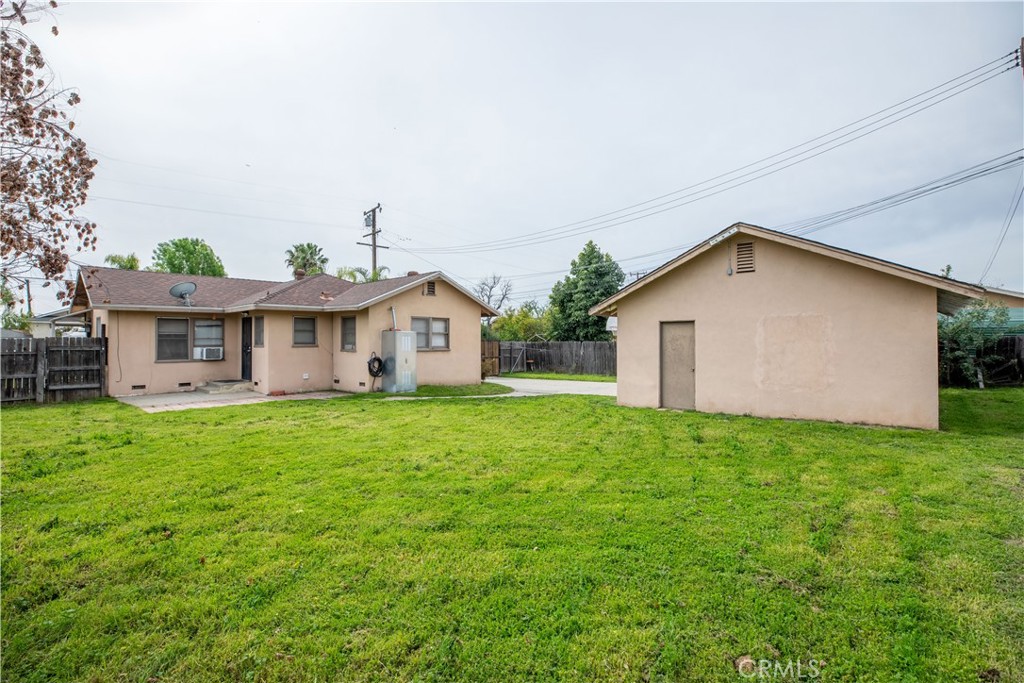 883 E Columbia Avenue